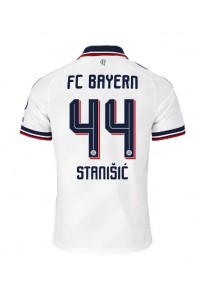 Bayern Munich Josip Stanisic #44 Jalkapallovaatteet Vieraspaita 2026-27 Lyhythihainen